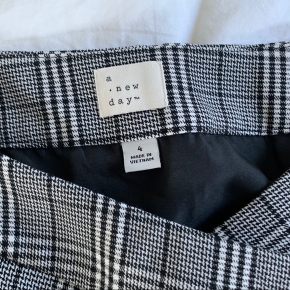 Black and White Plaid Skirt - Picture 3 of 5